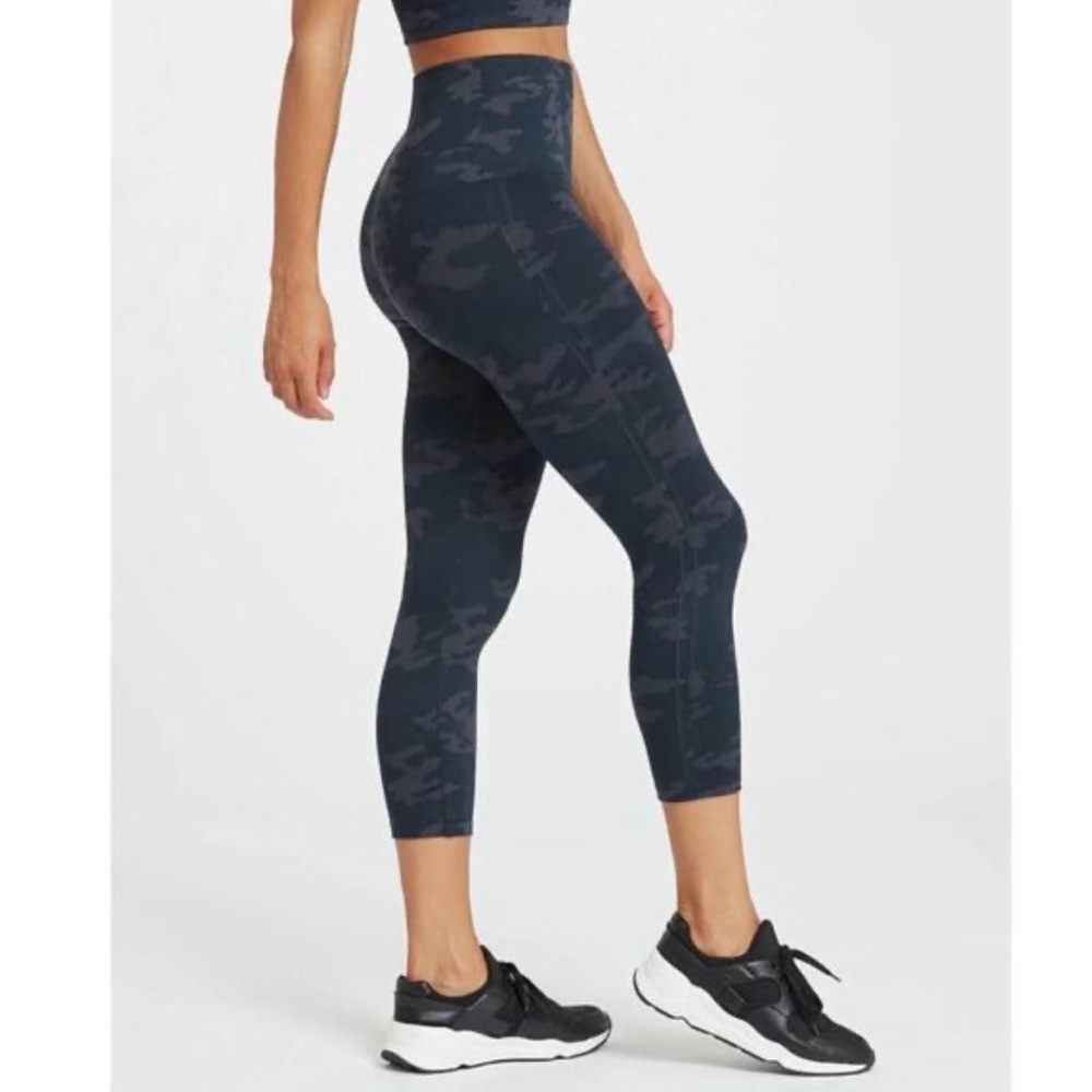 SPANX Leggings Look At Me Now Seamless Cropped Legging Camouflage Ribbed Size XS